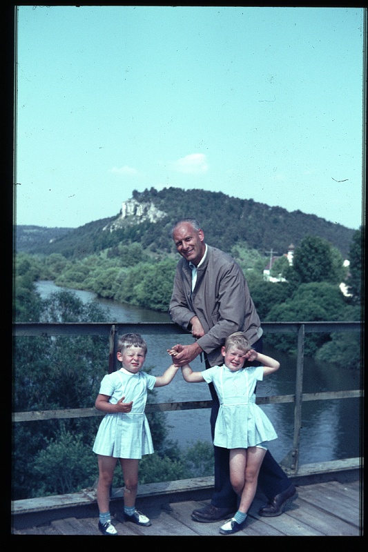 02.Regensburg jun 1966 Papa,Brigitte,Marion.JPG